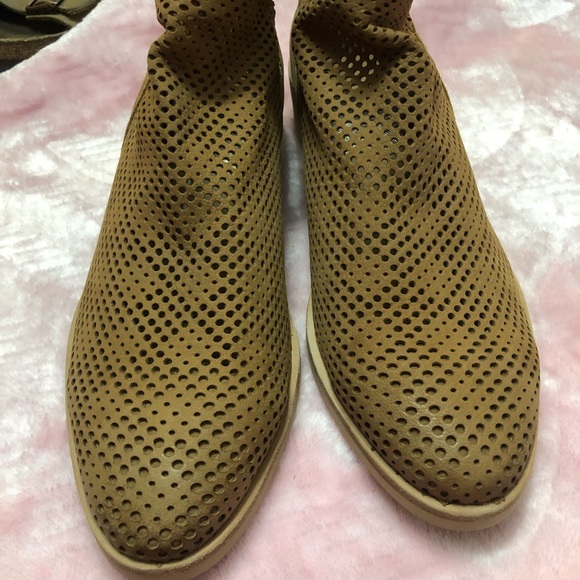 Dolce Vita Booties - Picture 2 of 7